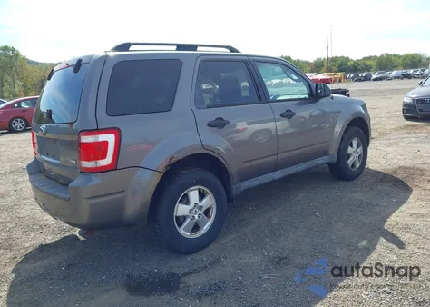 2010 Ford Escape Xlt z USA, uszkodzony, nr VIN 1FMCU9DG7AKD31754